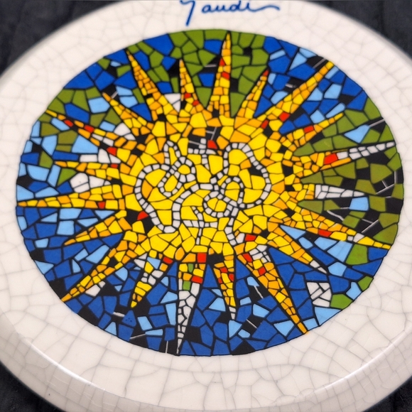 Serran Ventura Gaudi Faux Mosaic Plate - Picture 10 of 15